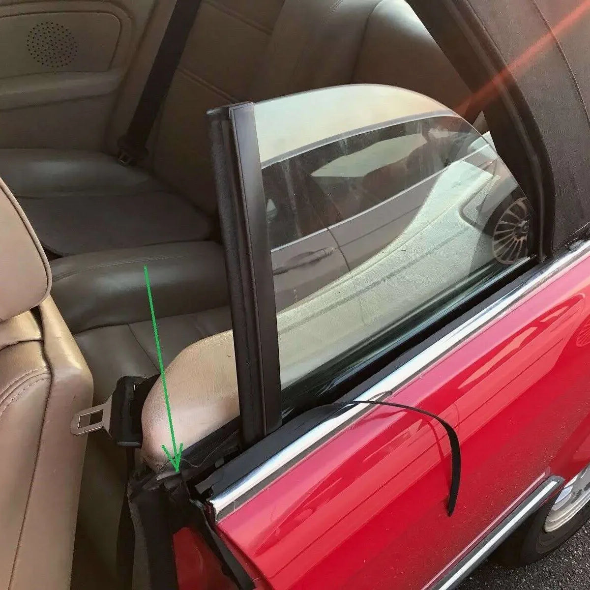 joint-leche-vitre-arriere-gauche-droit-bmw-e30-cabriolet-05-interieur - Revvo