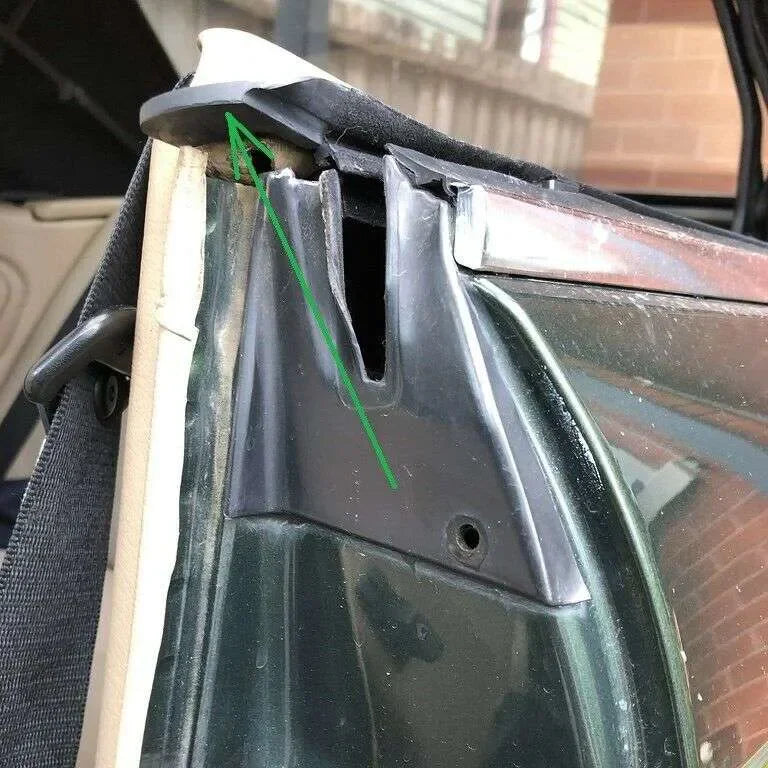 joint-leche-vitre-arriere-gauche-droit-bmw-e30-cabriolet-06-interieur - Revvo