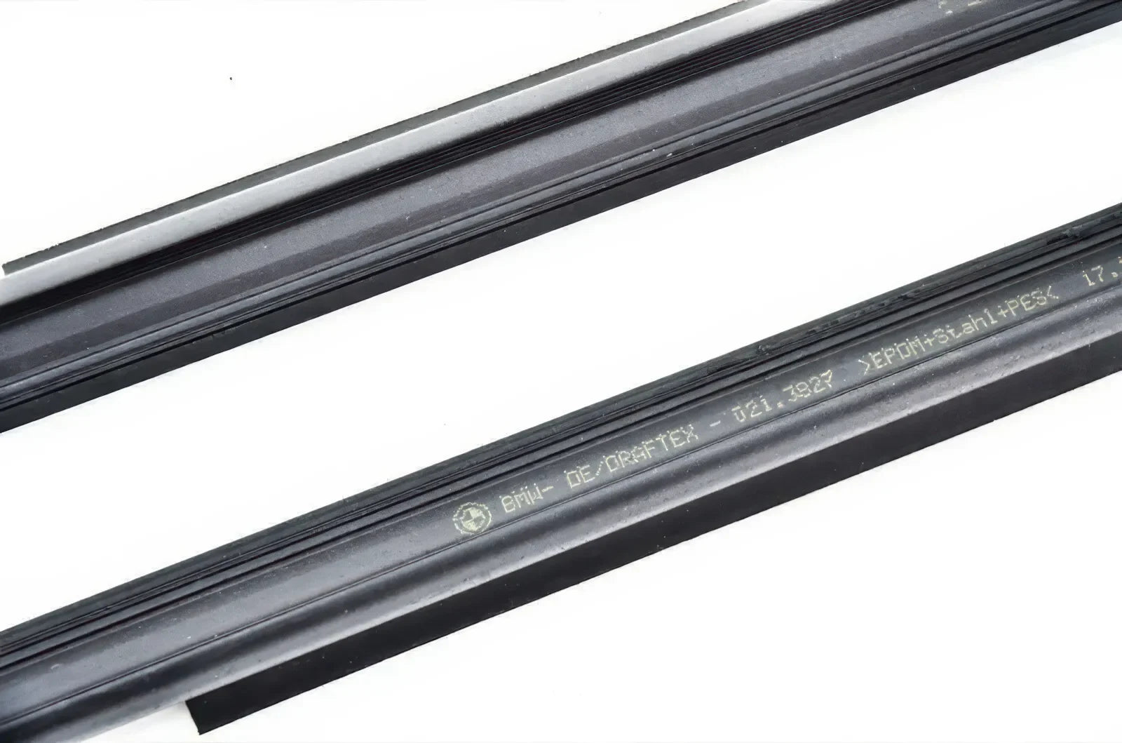 joint-leche-vitre-arriere-gauche-droit-bmw-e30-cabriolet-08-interieur - Revvo
