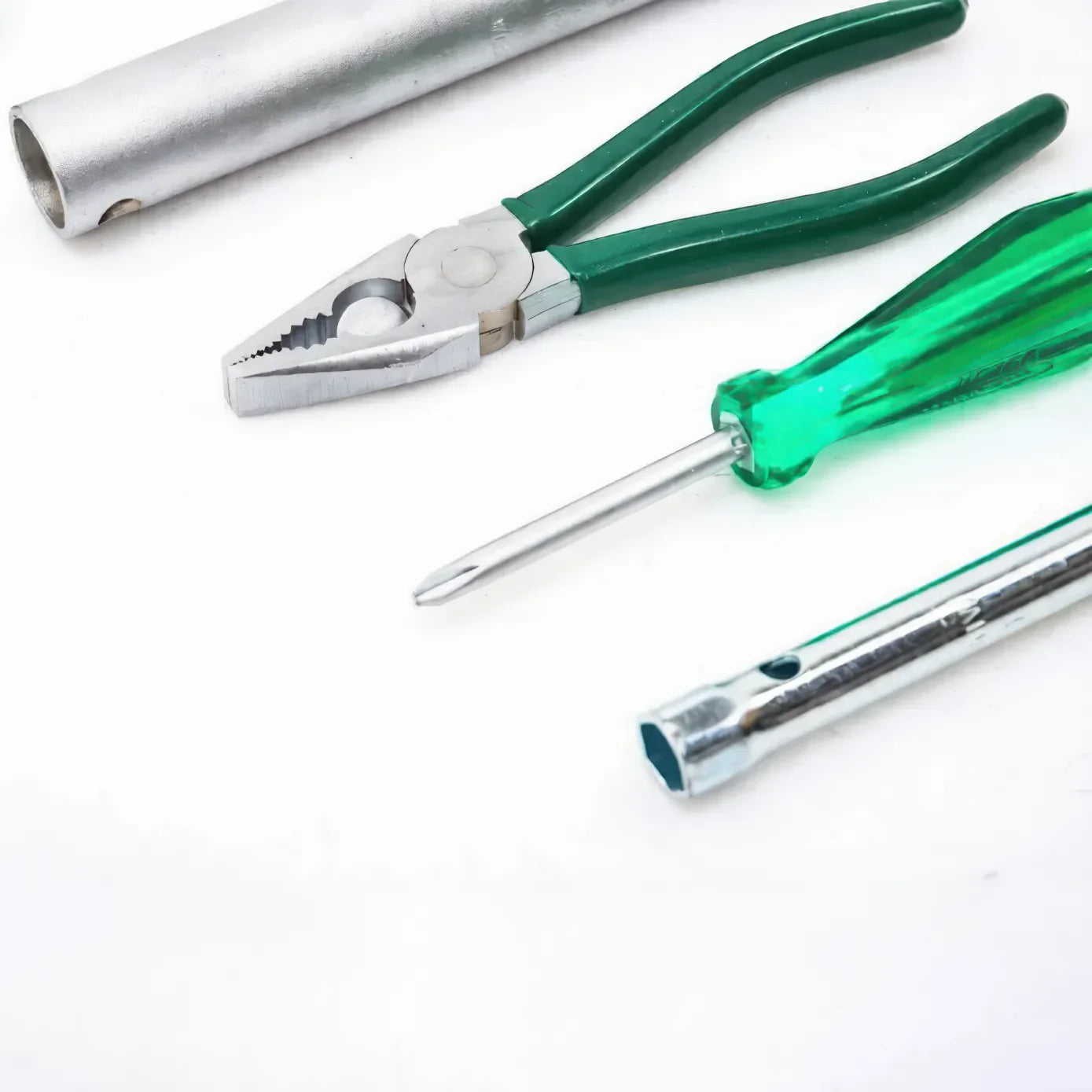 kit-outils-coffre-bmw-e30-e28-e24-e23-e21-e12-e9-e3-02 - Revvo