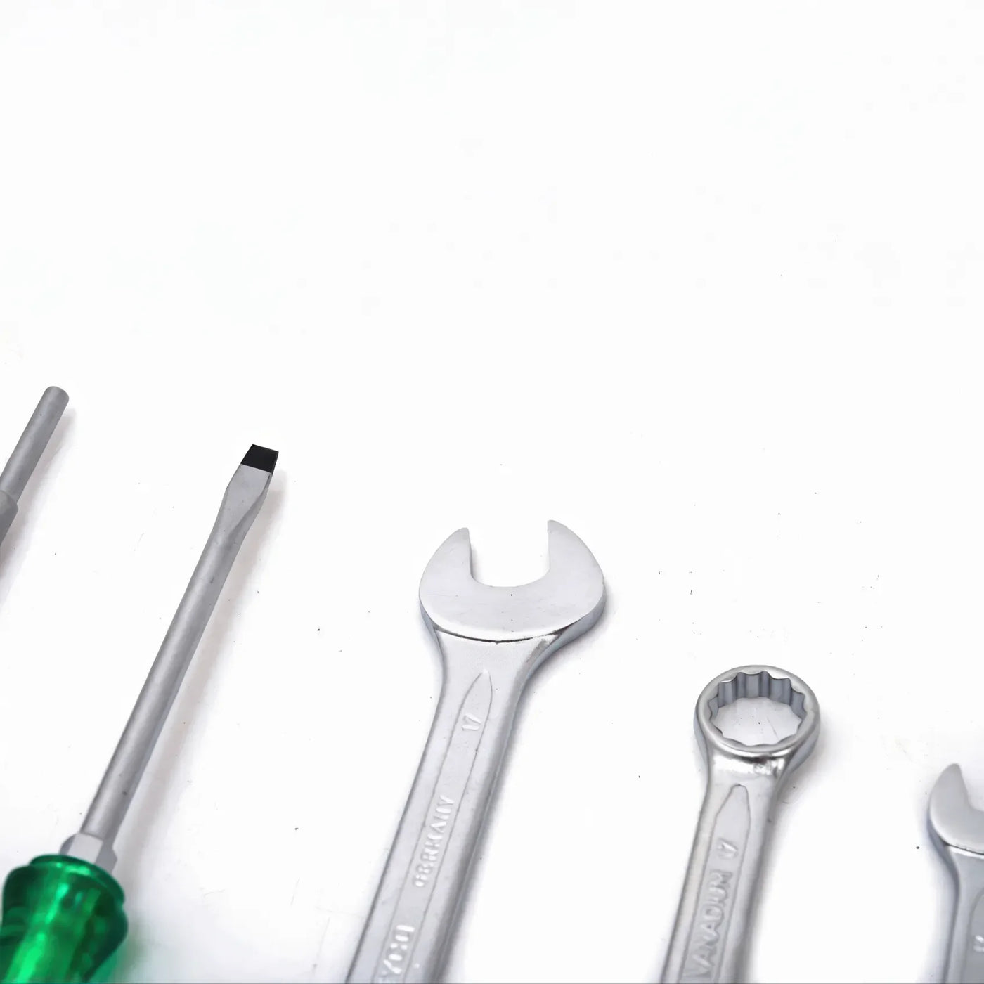 kit-outils-coffre-bmw-e30-e28-e24-e23-e21-e12-e9-e3-03 - Revvo