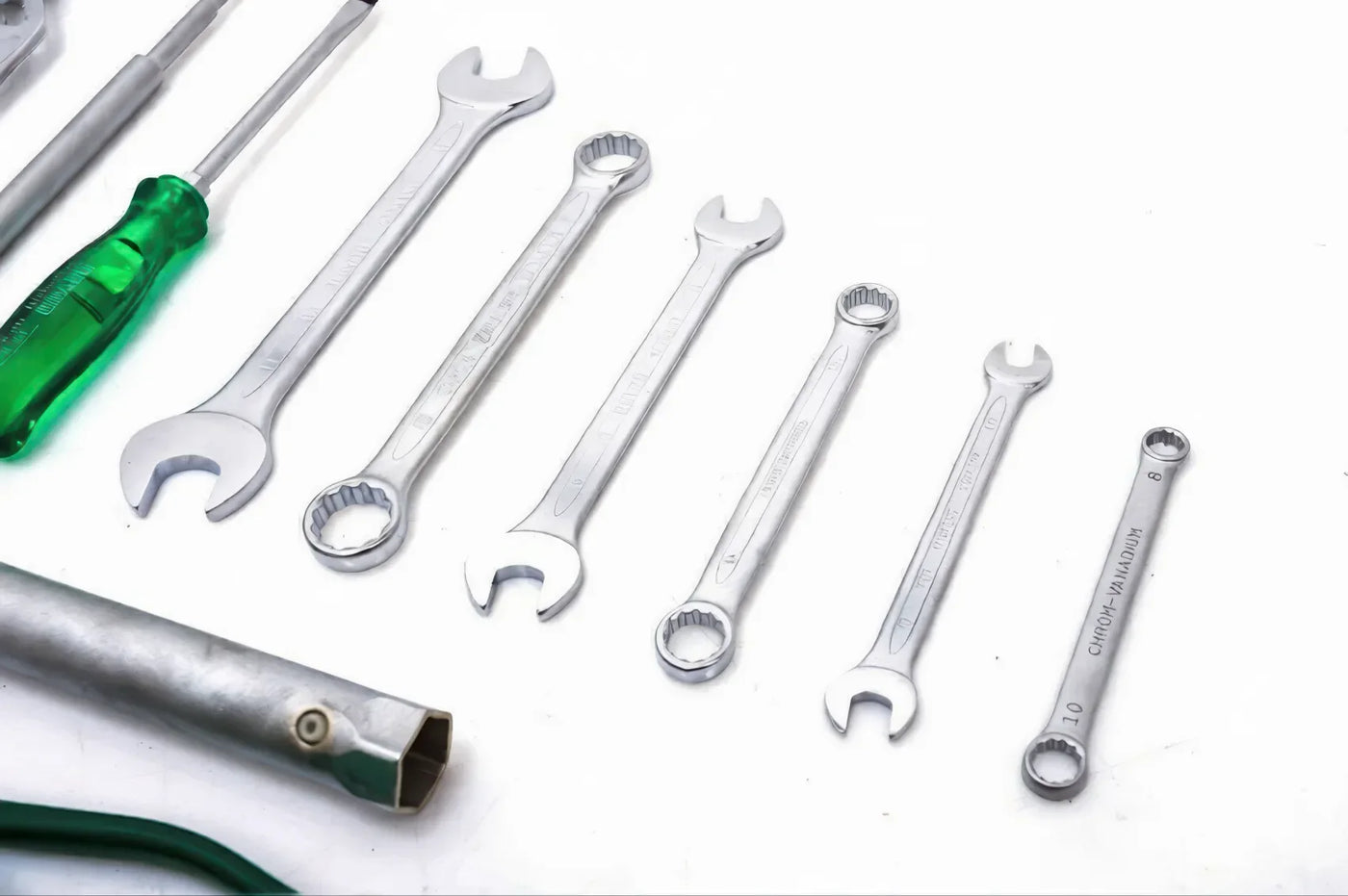 kit-outils-coffre-bmw-e30-e28-e24-e23-e21-e12-e9-e3-04 - Revvo