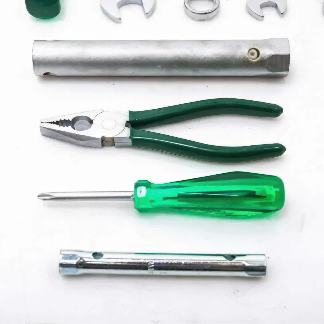 kit-outils-coffre-bmw-e30-e28-e24-e23-e21-e12-e9-e3-05 - Revvo