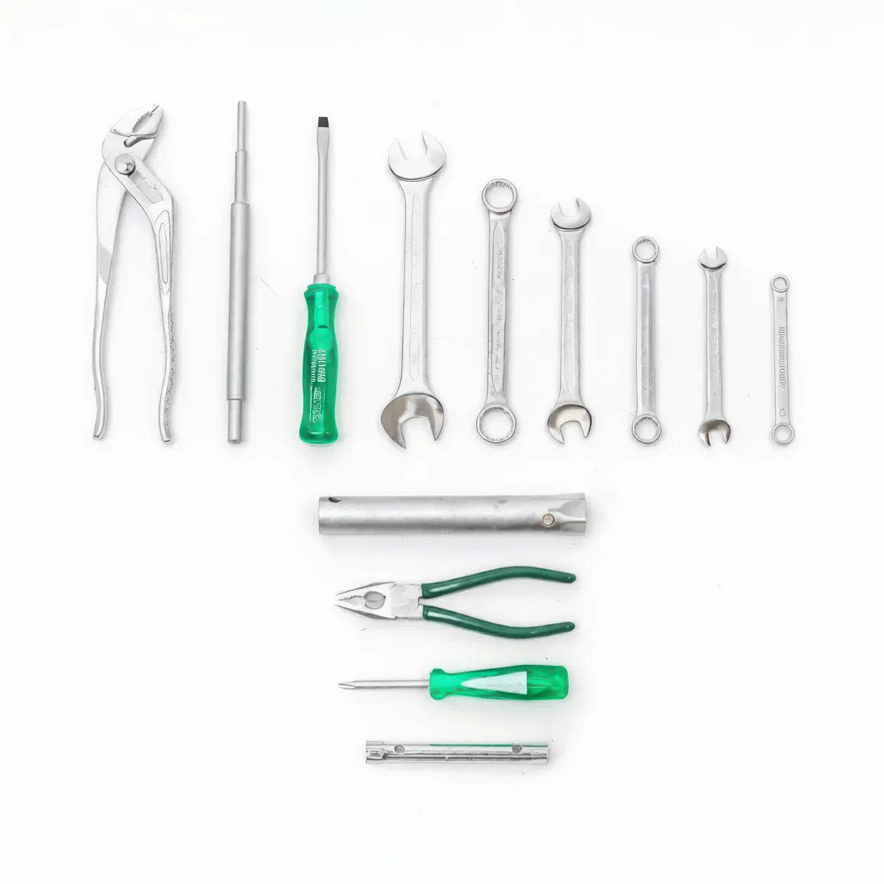 kit-outils-coffre-bmw-e30-e28-e24-e23-e21-e12-e9-e3-07 - Revvo