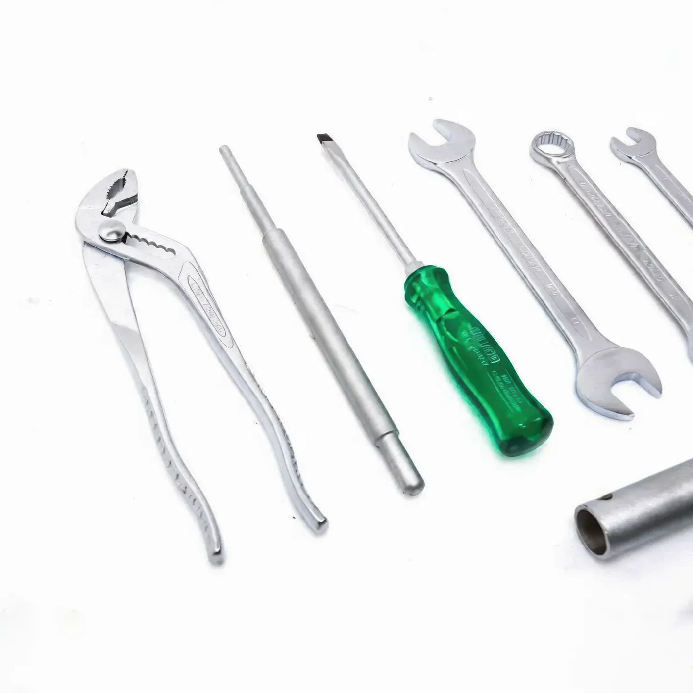 kit-outils-coffre-bmw-e30-e28-e24-e23-e21-e12-e9-e3-08 - Revvo