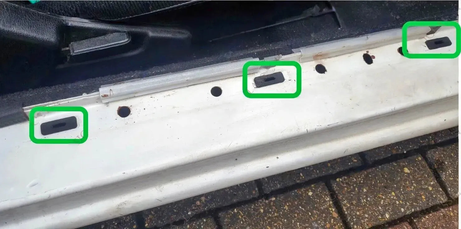 Mazda MX-5 - Clips Fixation Garniture Seuil de Porte